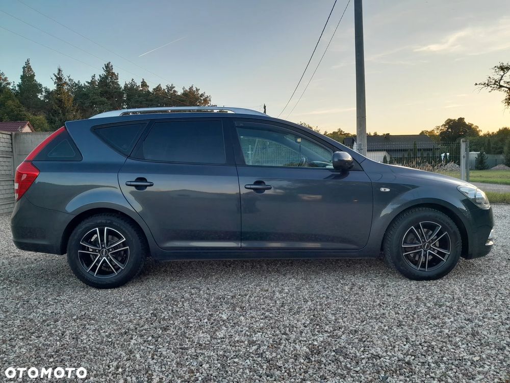 Kia Ceed - 40