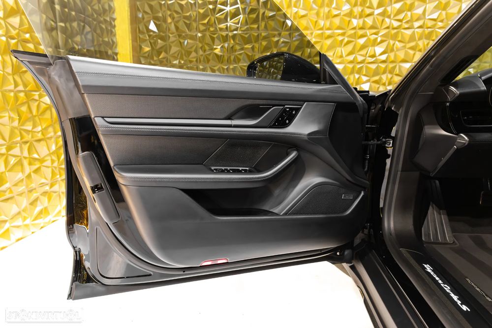 Porsche Taycan Cross Turismo Turbo S - 31