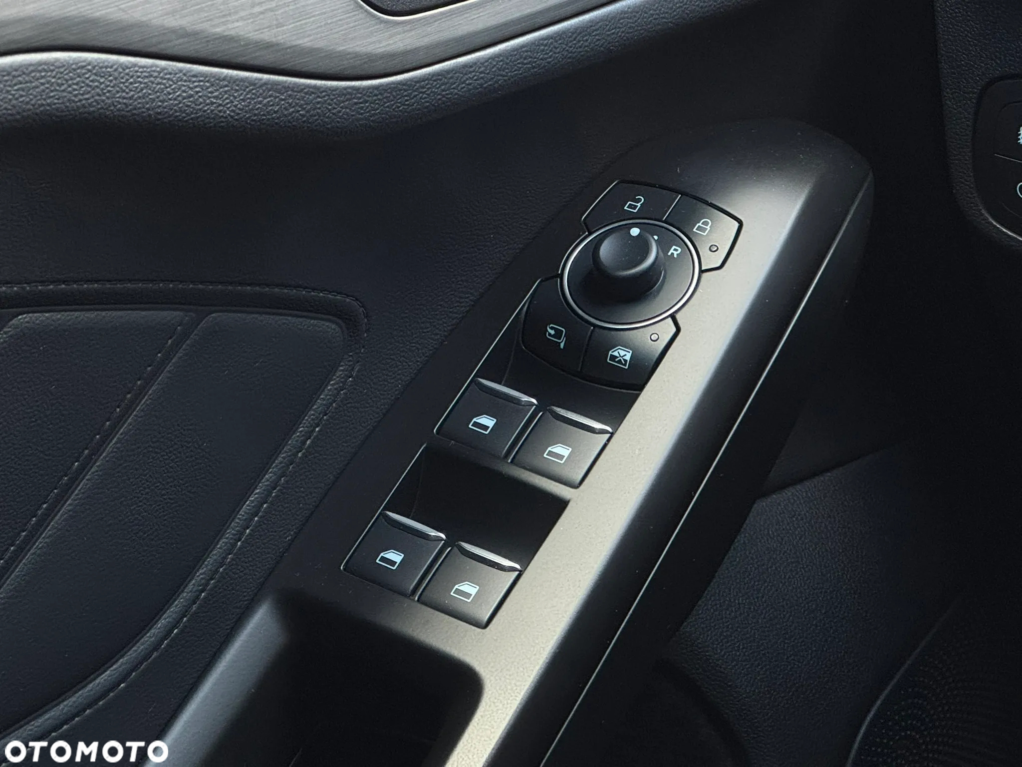 Ford Focus 1.0 EcoBoost Titanium X - 31