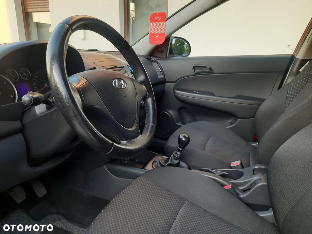 Hyundai i30 1.4 Base + - 16