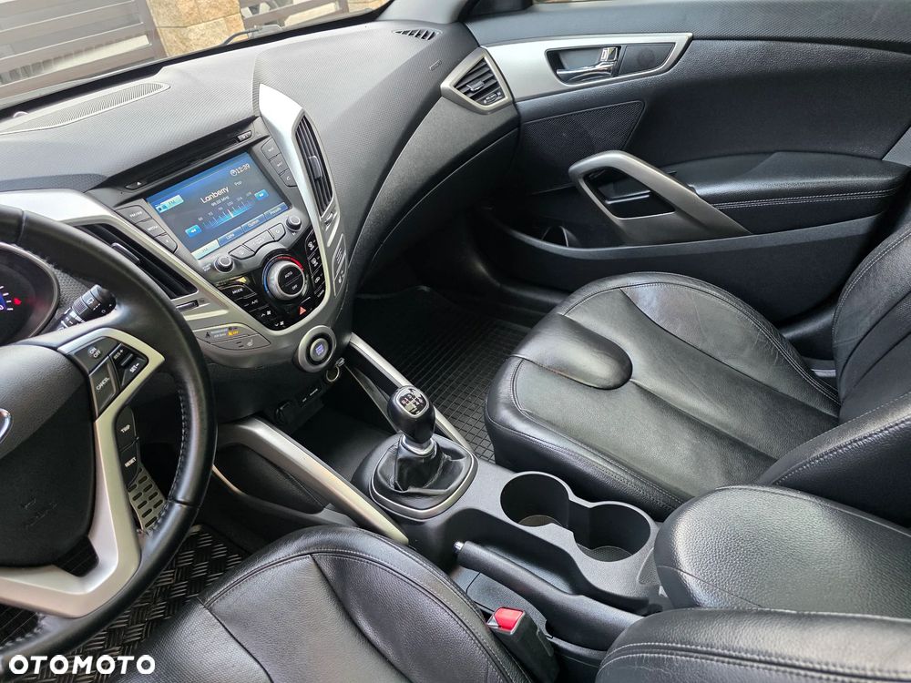 Hyundai Veloster - 23
