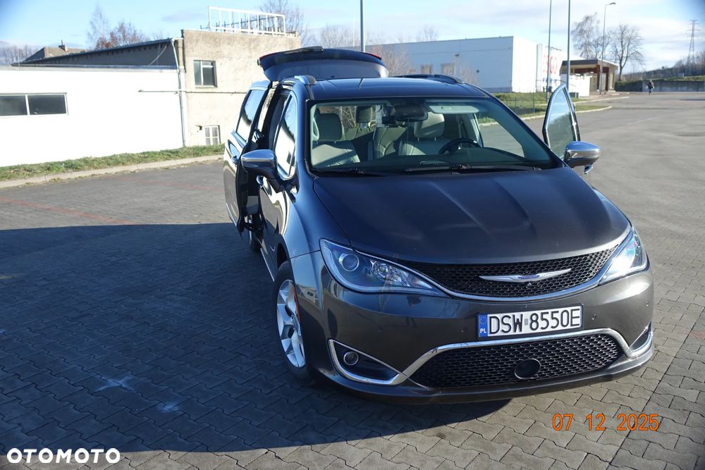 Chrysler Pacifica - 10