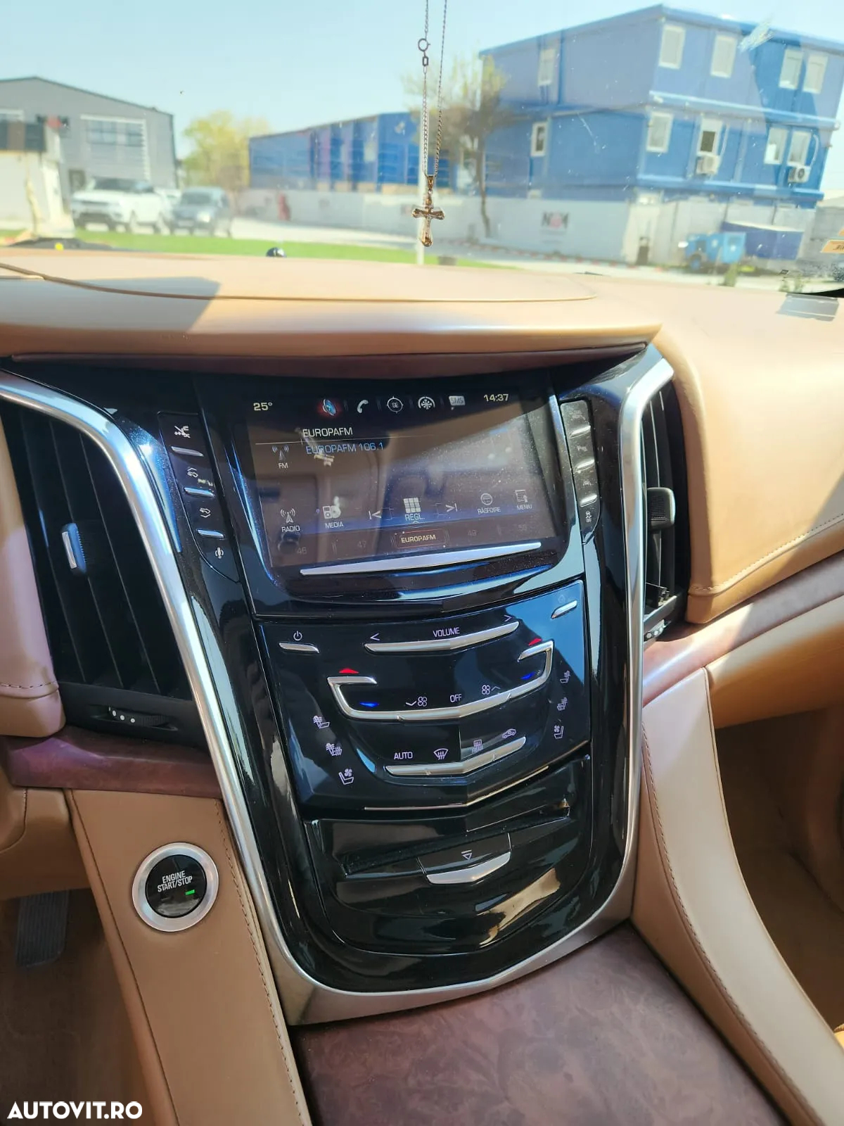 Cadillac Escalade - 15