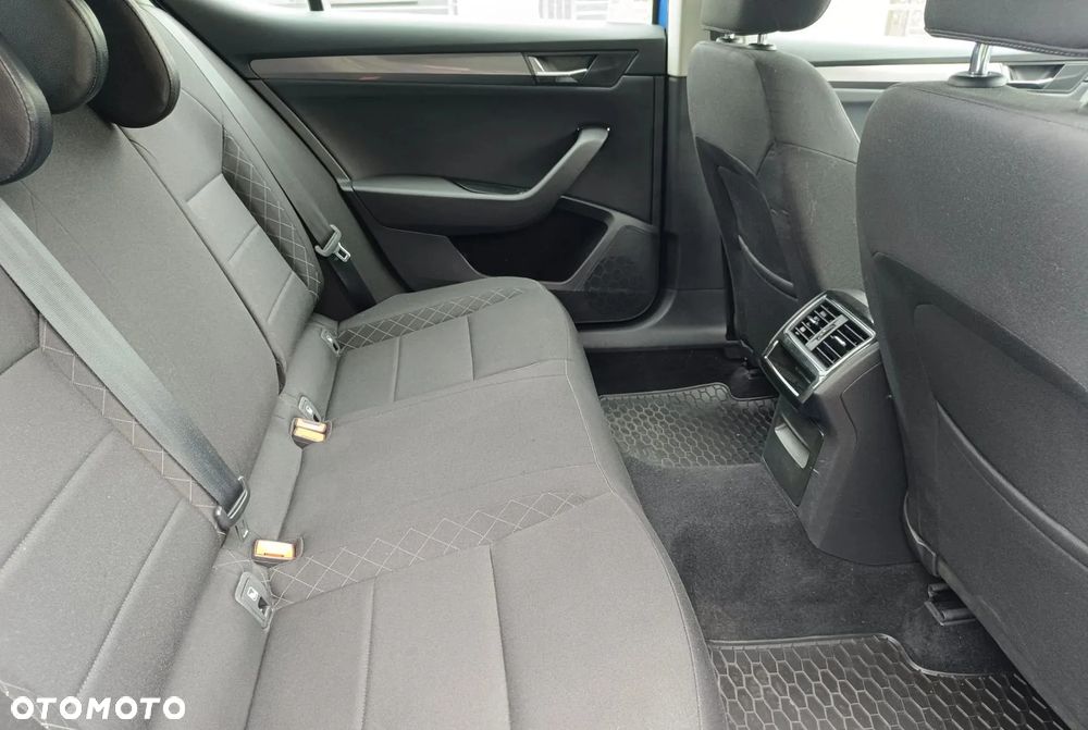 Skoda Superb 2.0 TDI Ambition - 30