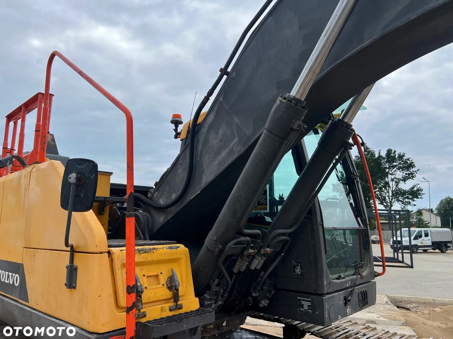 Volvo EC 220 EL - 8