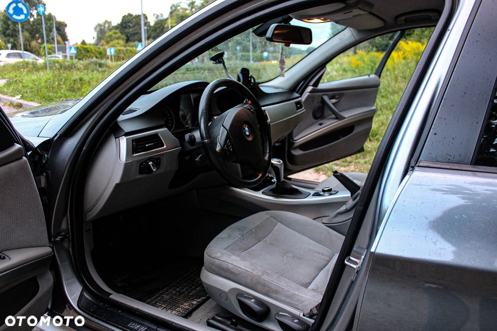 BMW Seria 3 320d xDrive - 17