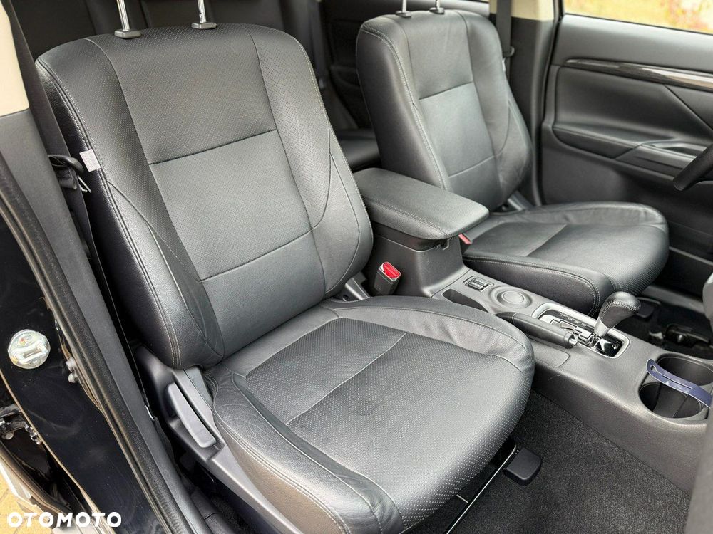 Mitsubishi Outlander - 10