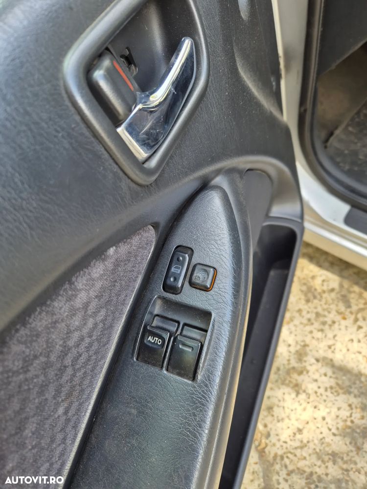 Toyota Avensis 1.6 Sdn. Linea Terra - 13