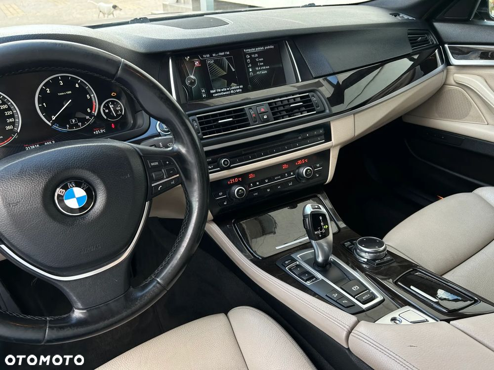 BMW Seria 5 525d xDrive Luxury Line - 12