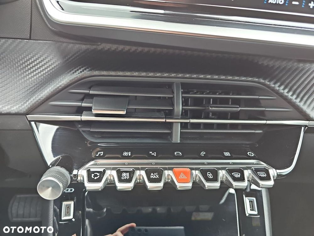 Peugeot 2008 - 18