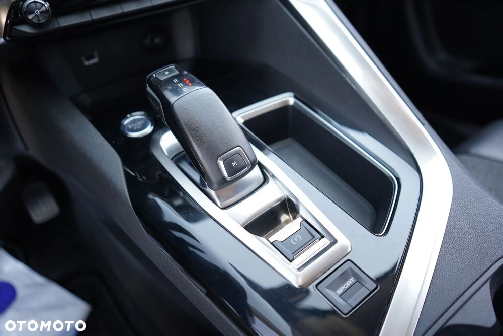 Peugeot 3008 PureTech 130 Stop & Start GPF EAT8 Allure Business-Paket - 27