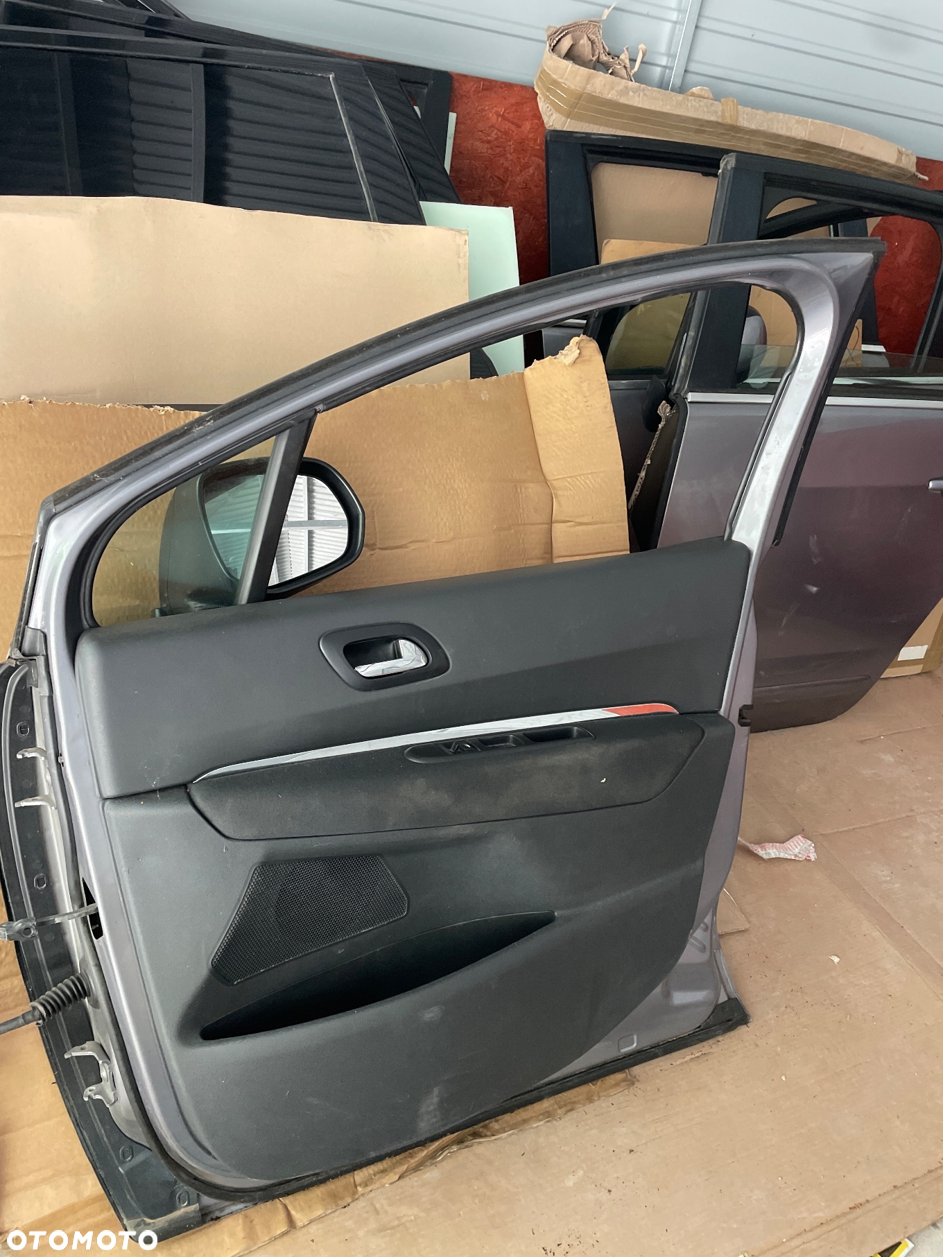 Drzwi kompletne przednie prawe Peugeot - 4