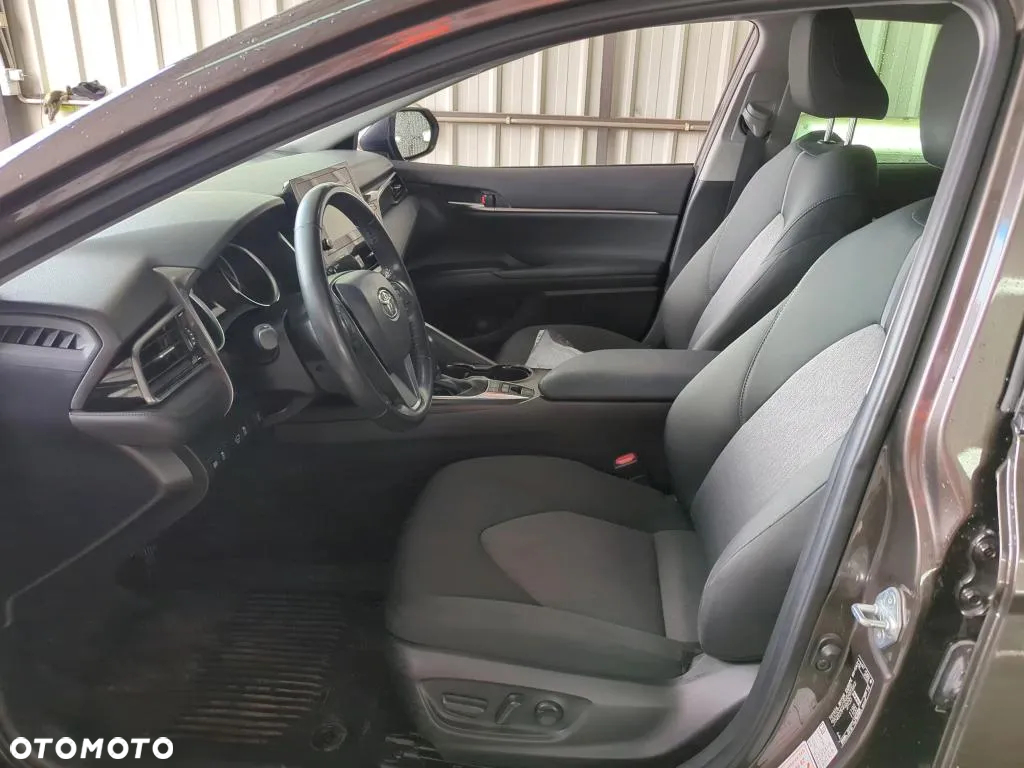 Toyota Camry 2.5 Hybrid Comfort CVT - 8