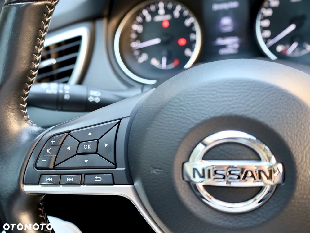 Nissan Qashqai 1.3 DIG-T N-Connecta - 25
