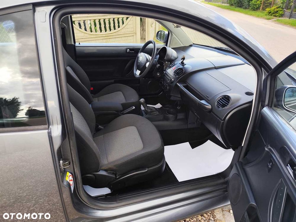 Volkswagen New Beetle - 7