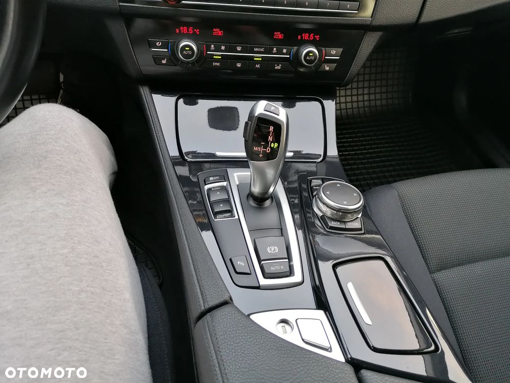 BMW Seria 5 520d Luxury Line - 15