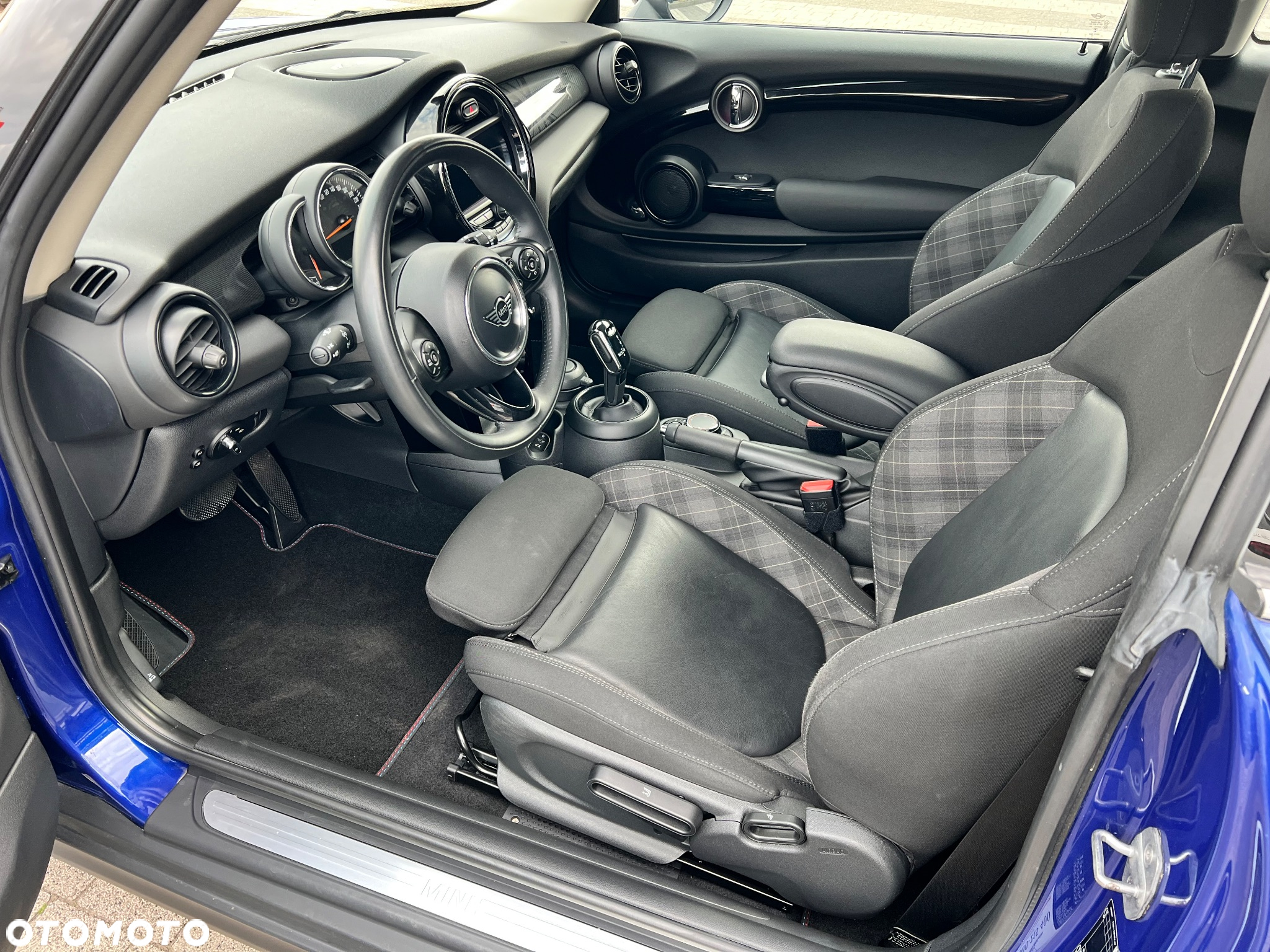 MINI Cooper Essential Trim - 9