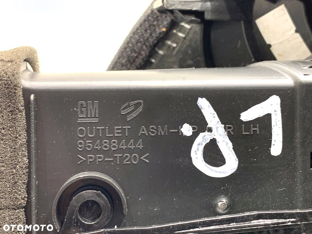 KRATKA NAWIEWU LEWY PRZÓD  CHEVROLET CRUZE (J300) 2009 - 2022 1.6 91 kW [124 KM] benzyna 2009 - - 4