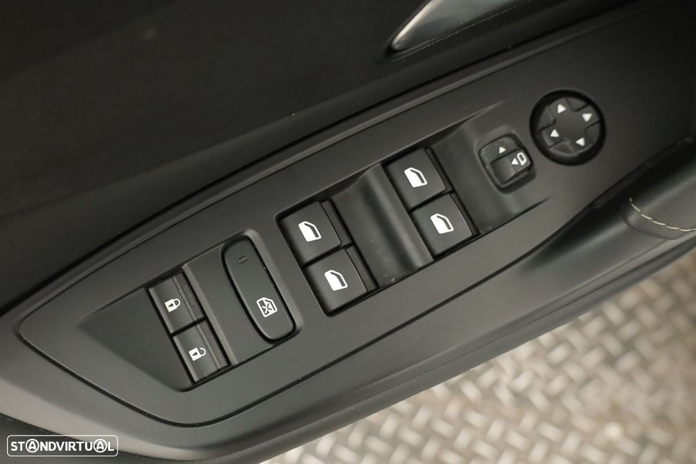Peugeot 308 1.2 PureTech GT EAT8 - 18
