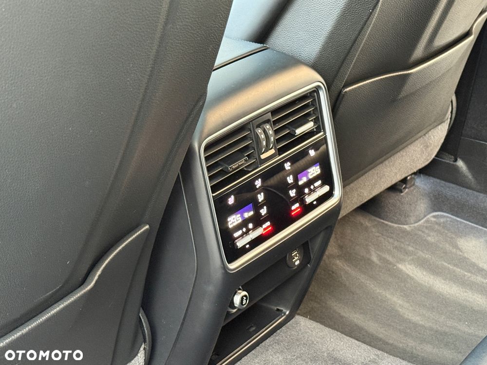 Porsche Cayenne - 26