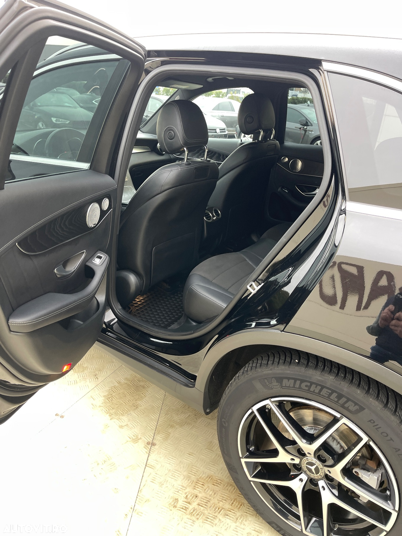 Mercedes-Benz GLC 250 d 4Matic 9G-TRONIC AMG Line - 27