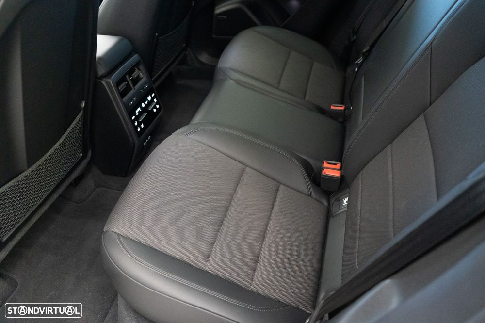 Porsche Macan Electric 4 - 10