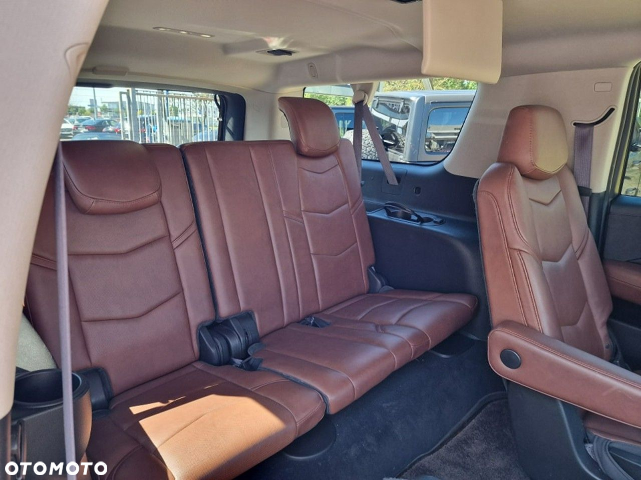 Cadillac Escalade - 36