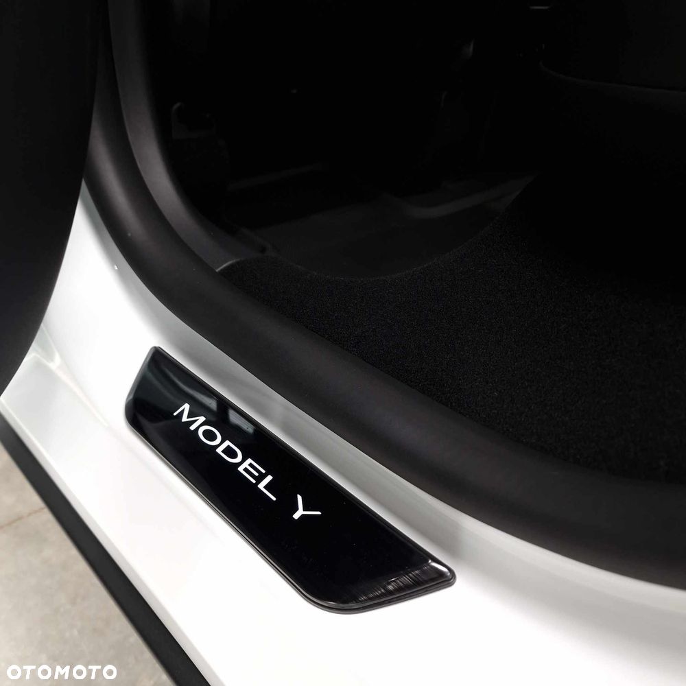 Tesla Model Y Long Range AWD - 35