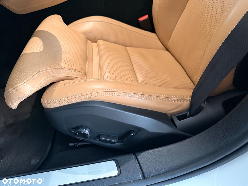 Volvo S60 T8 AWD Plug-In Hybrid Polestar Engineered - 4