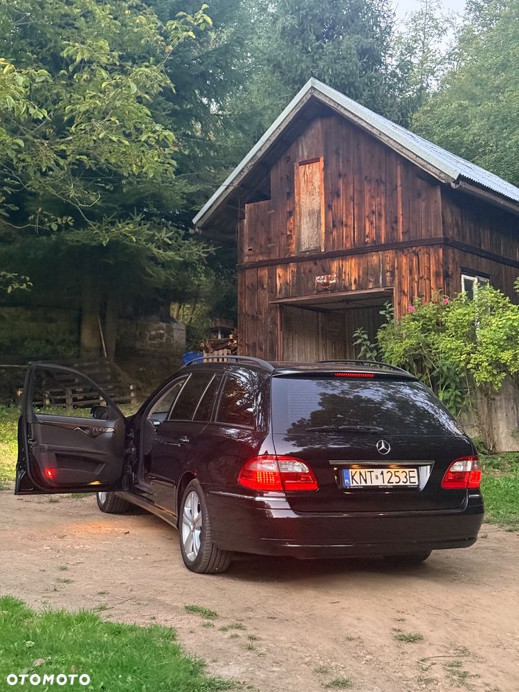 Mercedes-Benz E-Class 2005 photo 5