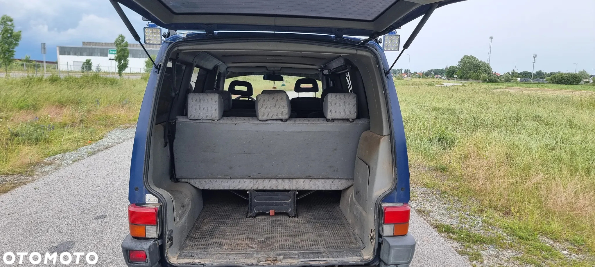 Volkswagen Caravelle - 15