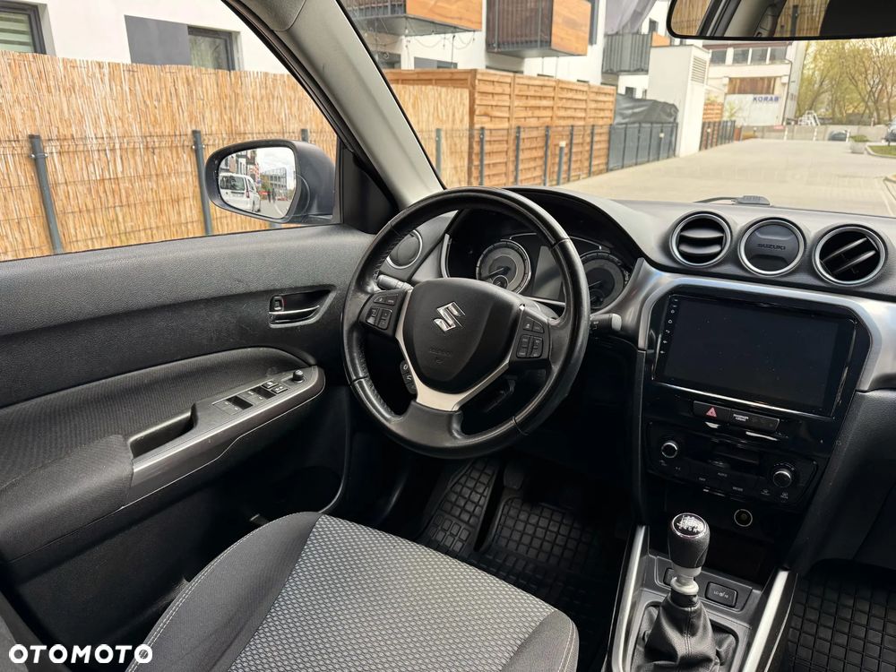 Suzuki Vitara 1.4 Boosterjet SHVS Premium 2WD - 17