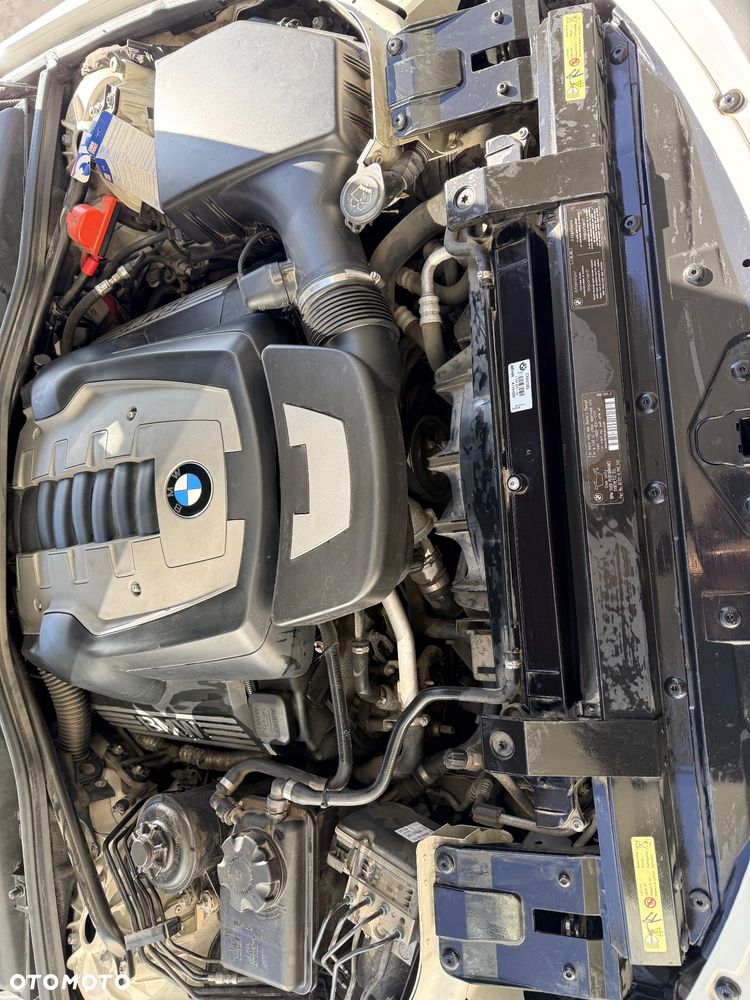 BMW Seria 6 650 i - 12