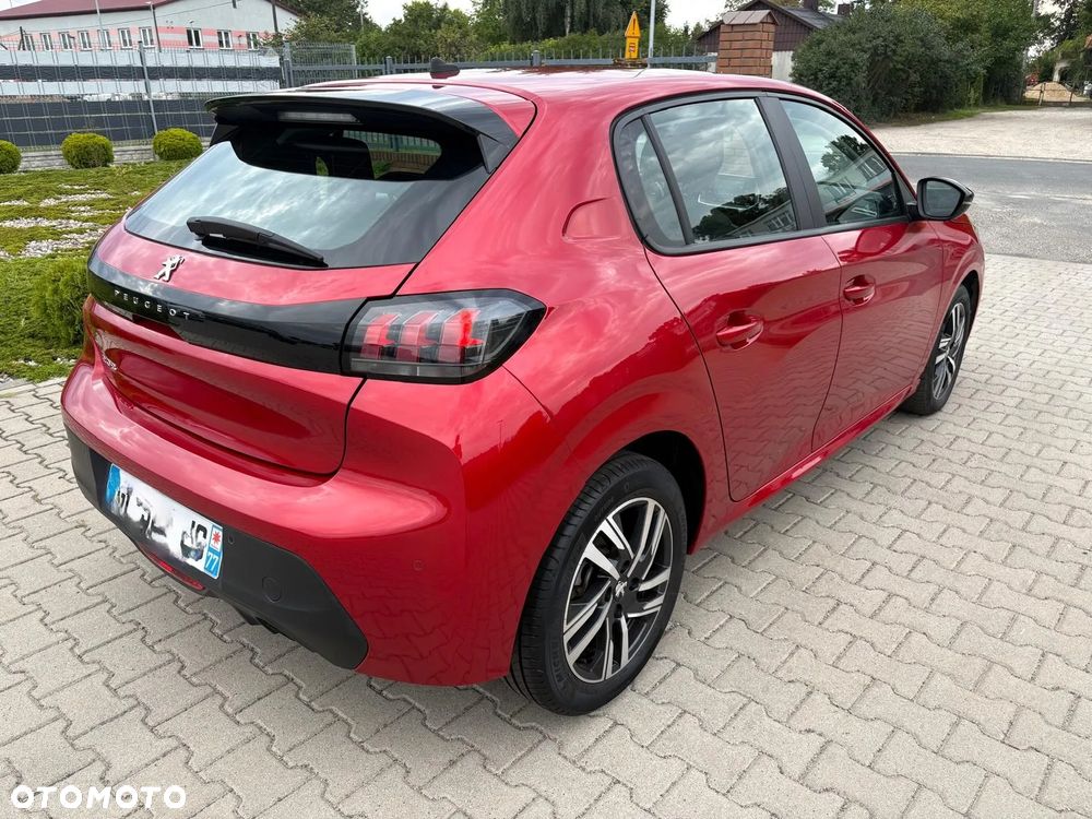 Peugeot 208 - 8