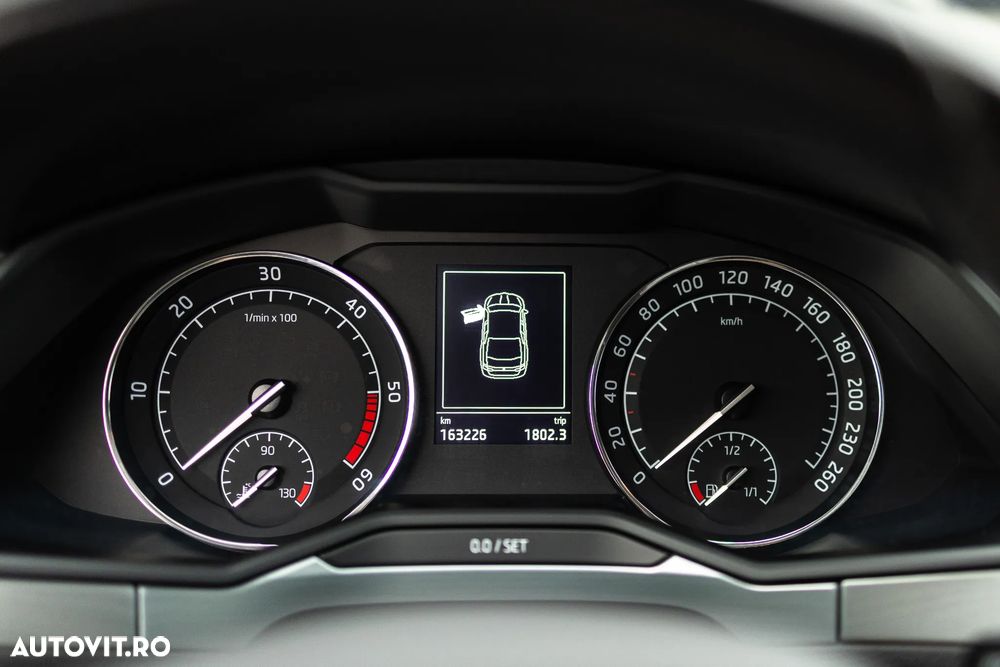 Skoda Superb 2.0 TDI DSG Ambition - 24