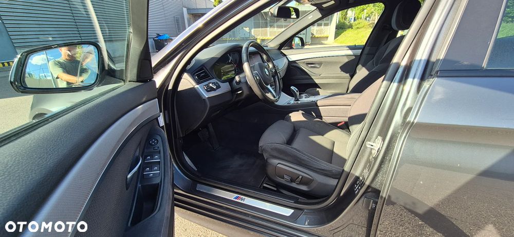 BMW Seria 5 525d xDrive - 7