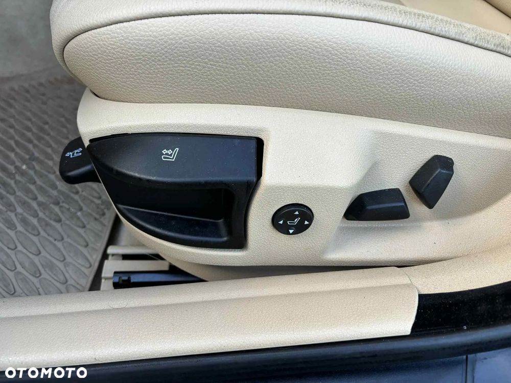 BMW Seria 5 520d xDrive - 15