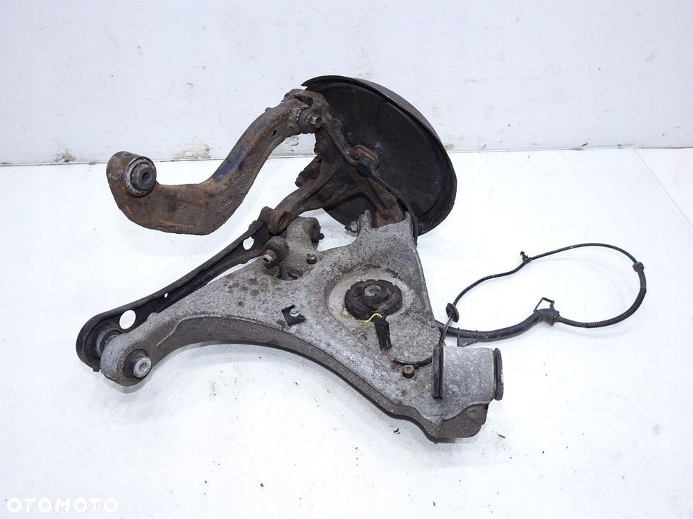 PIASTA ZWROTNICA LEWY TYŁ AUDI A4 B7 - 9