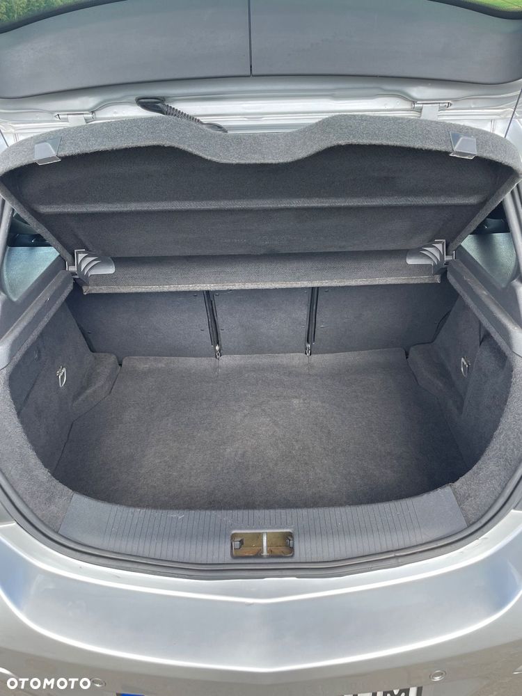 Opel Astra III GTC 1.9 CDTI Cosmo - 11