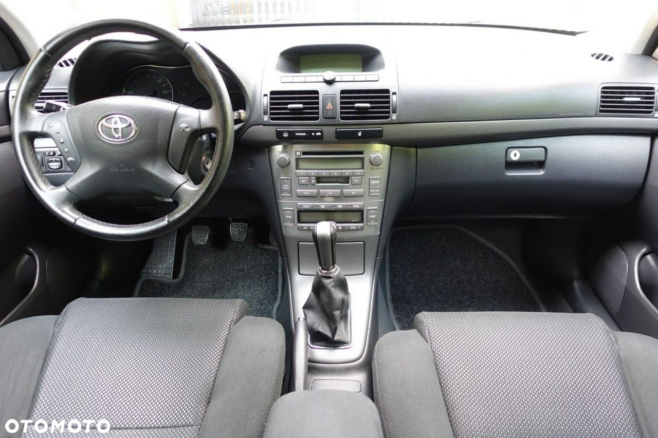 Toyota Avensis - 13