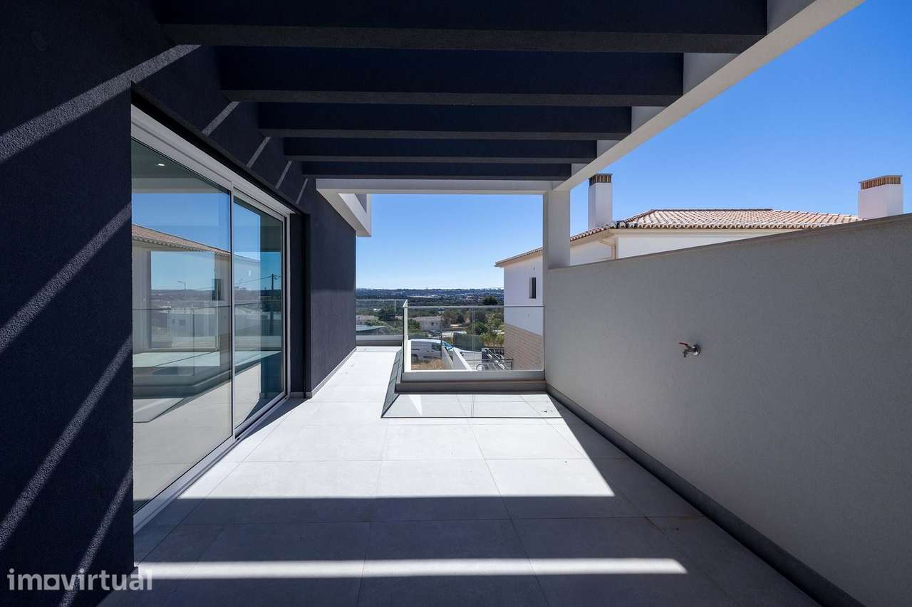 MORADIA NOVA T3 COM GARAGEM PARA VENDA NA MEXILHOEIRA GRANDE - Grande imagem: 3/30