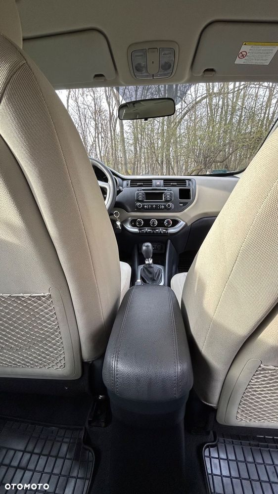 Kia Rio 1.4 L - 6