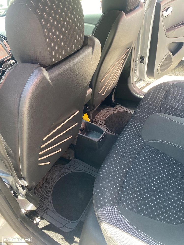 Renault Captur 1.5 dCi Exclusive - 23