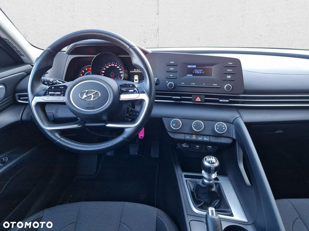 Hyundai Elantra - 21