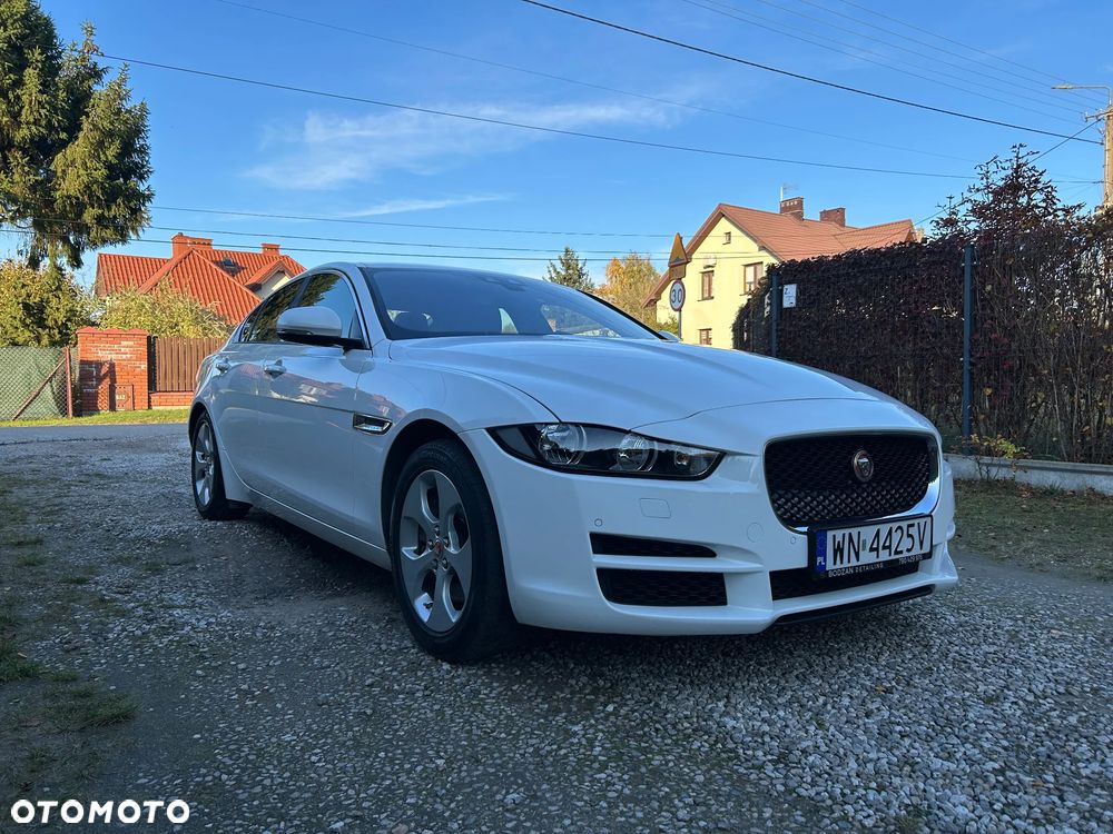 Jaguar XE - 11