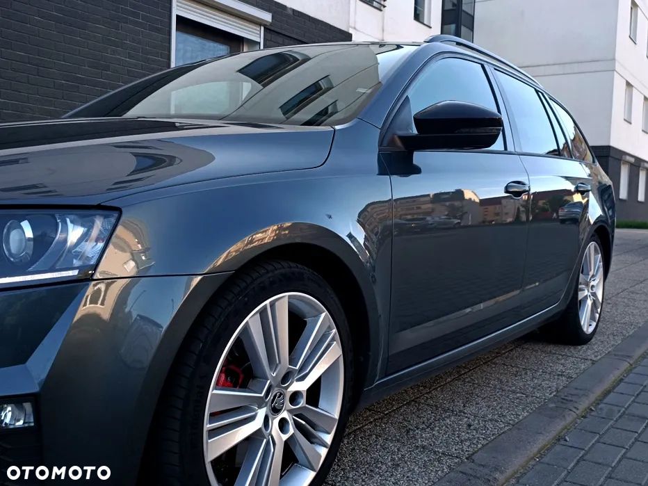 Skoda Octavia 2.0 TDI DSG RS - 21
