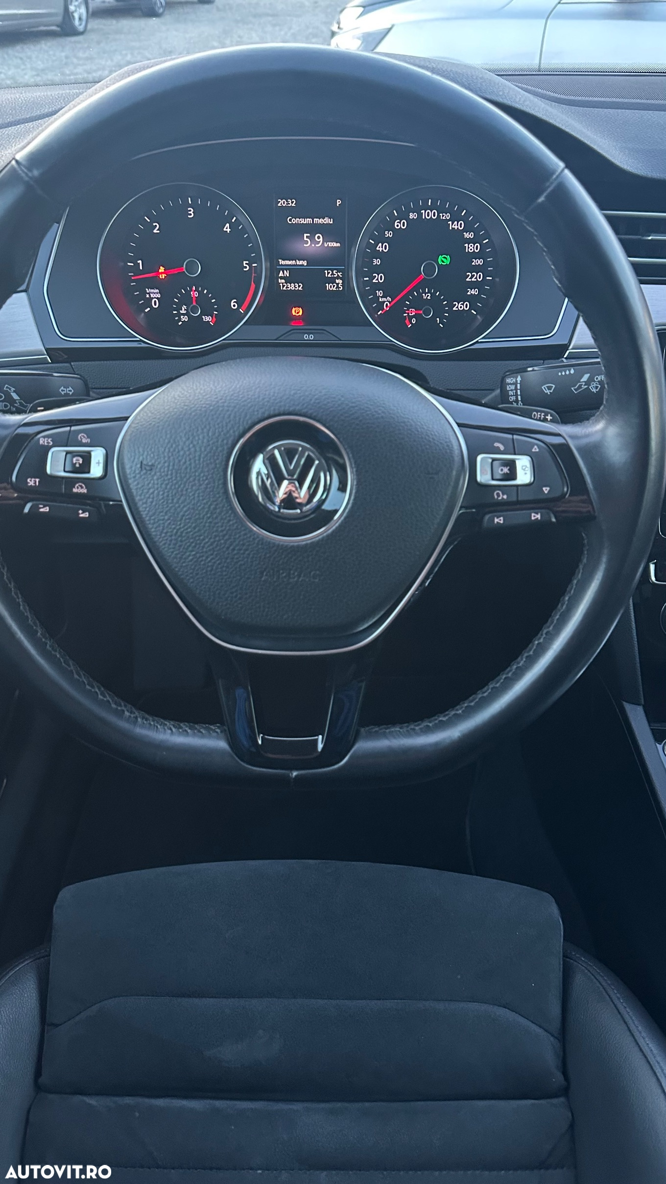 Volkswagen Passat 2.0 TDI (BlueMotion Technology) DSG Highline - 9
