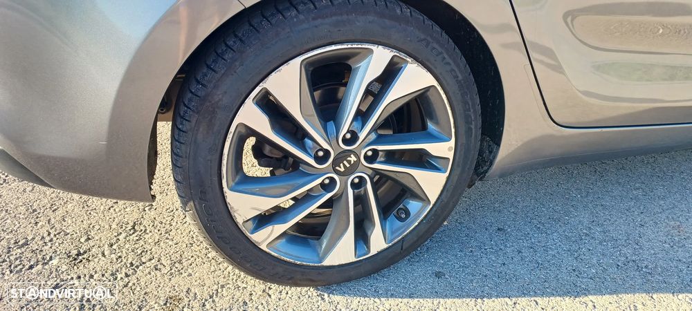 Kia Carens 1.7 CRDi ISG TX - 9