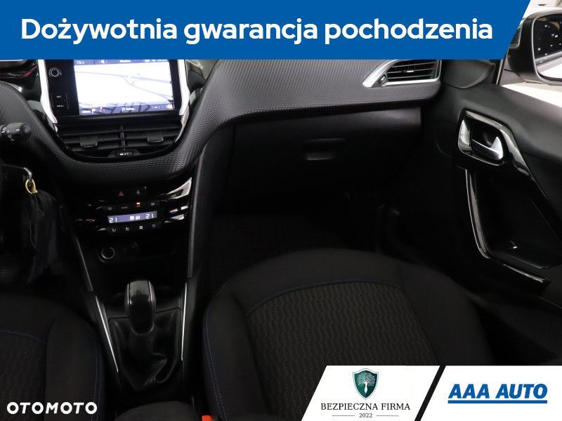 Peugeot 208 - 10