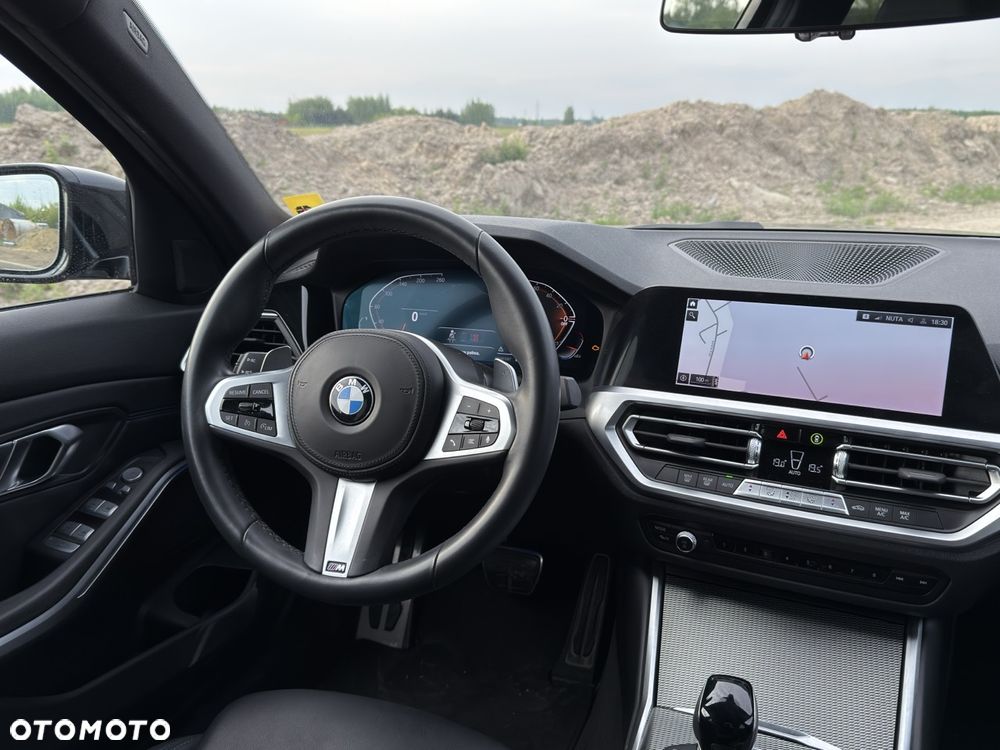 BMW Seria 3 320i xDrive M Sport - 10